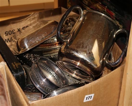 A quantity of plated wares